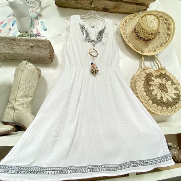 Folk vibe embroidered boho dress w prairie country shabby chic feel - Picture 4 of 14